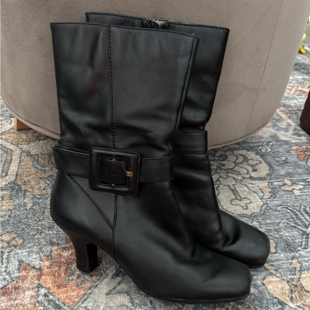 Black Leather Heeled Boots with Buckle